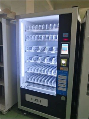 Máy bán hàng tự động với đầu đọc thẻ tín dụng